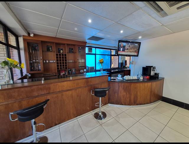 1,832M² OFFICE FOR SALE IN WOODMEAD